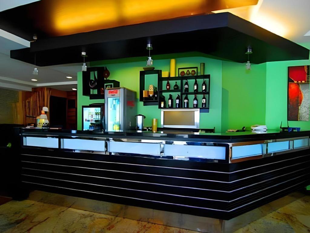 Mo2 Westown Hotel San Juan Bacolod Extérieur photo