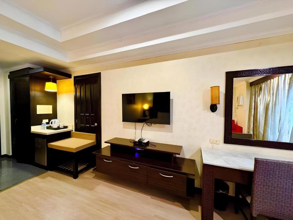 Mo2 Westown Hotel San Juan Bacolod Extérieur photo
